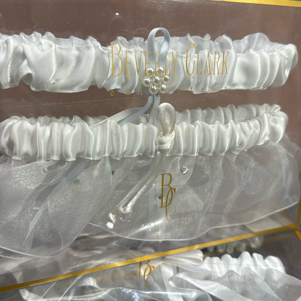 Beverly Clark Collection Celebrity Garter Set White NWT